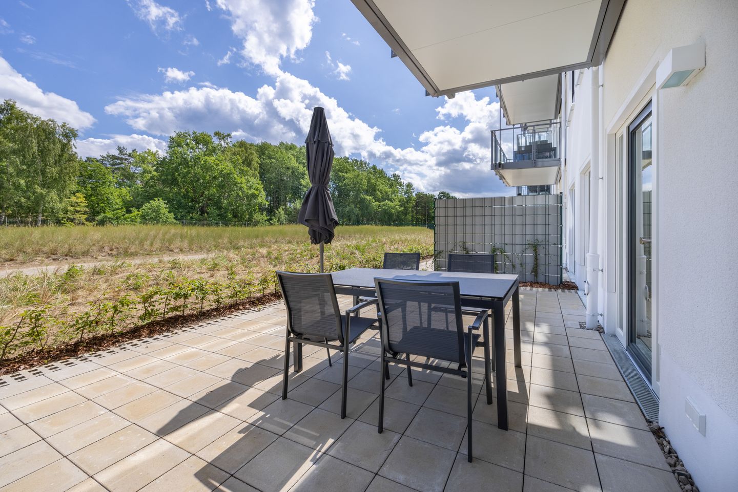 Strandresidenzen Binz-Prora Strandresidenzen Binz-Prora D0.3 Rügen - Terrasse mit Gartenmöbeln
