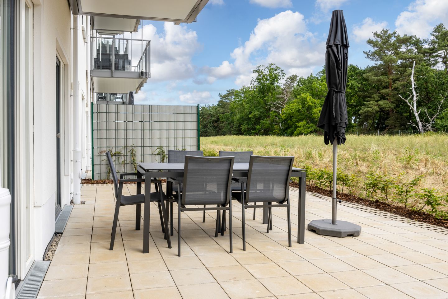 Strandresidenzen Binz-Prora Strandresidenzen Binz-Prora D0.5 Rügen - Terrasse mit Gartenmöbeln