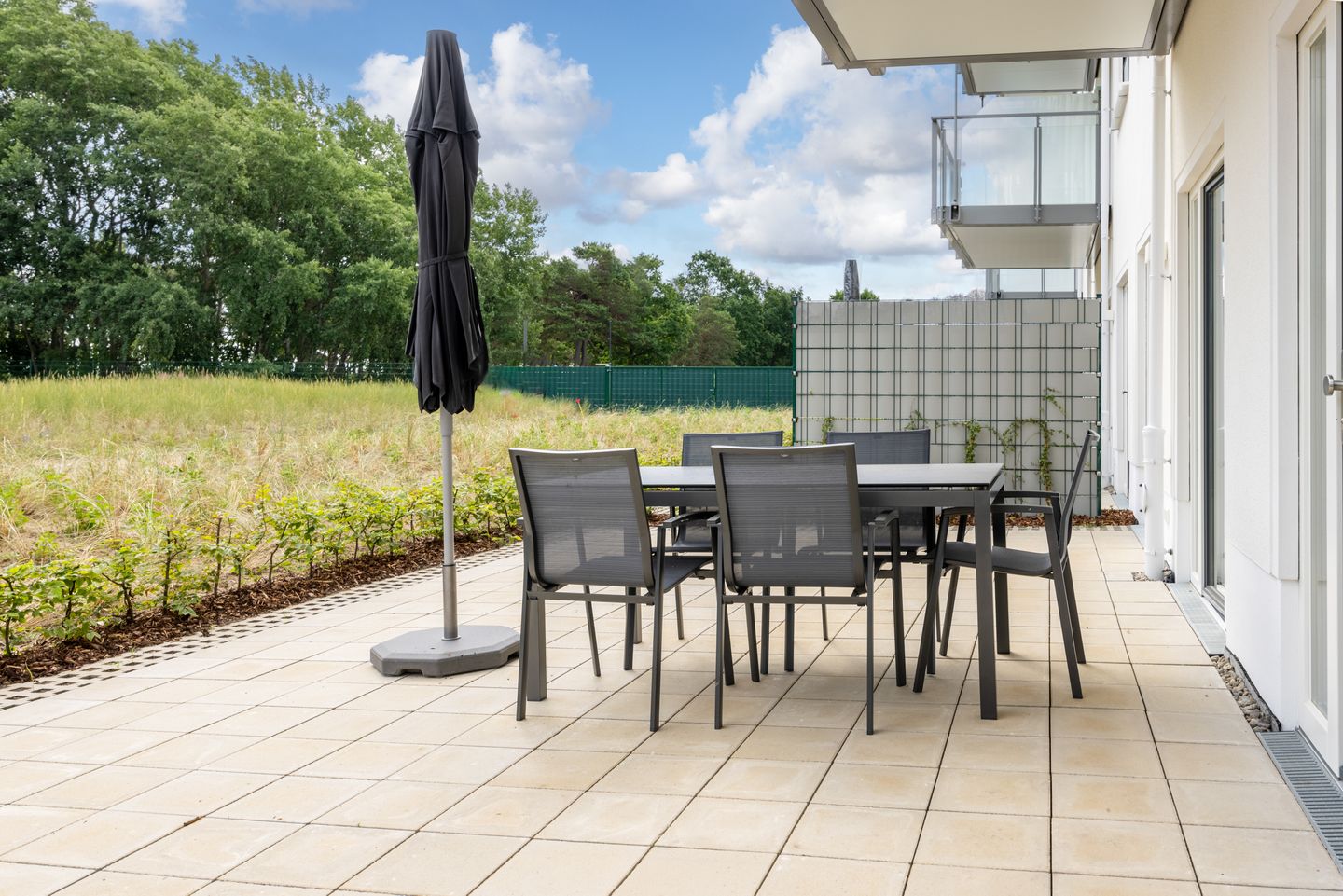 Strandresidenzen Binz-Prora Strandresidenzen Binz-Prora D0.5 Rügen - Terrasse mit Gartenmöbeln