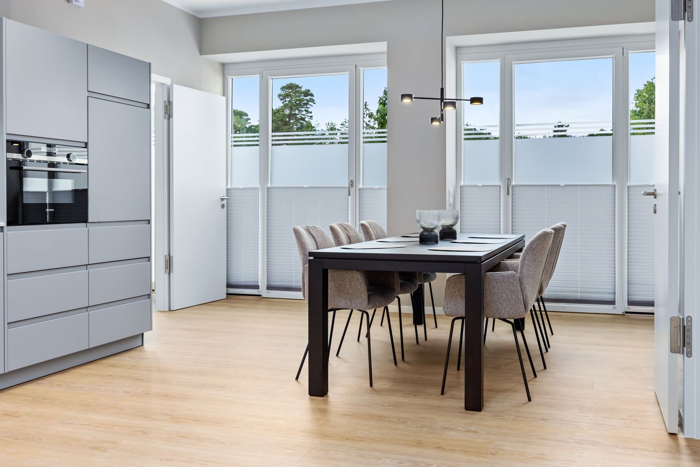 Strandresidenzen Binz-Prora Strandresidenzen Binz-Prora D0.5 Rügen - Wohn-Essbereich mit Couch