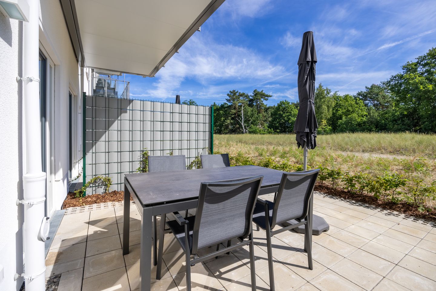 Strandresidenzen Binz-Prora Strandresidenzen Binz-Prora D0.7 Rügen - Terrasse mit Gartenmöbeln