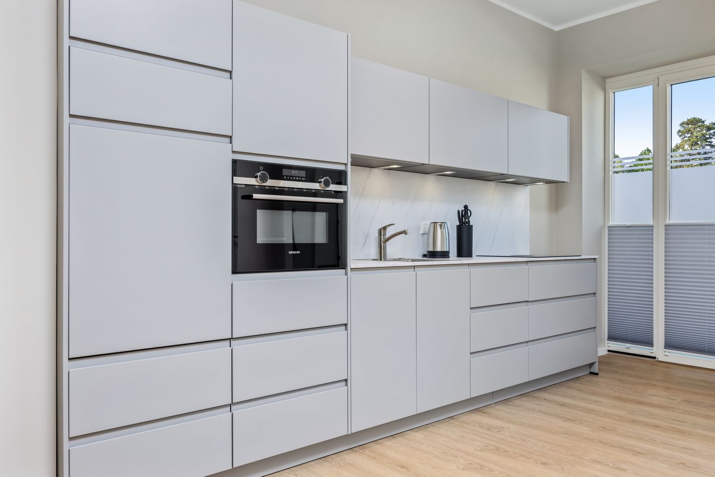 Strandresidenzen Binz-Prora Strandresidenzen Binz-Prora D0.7 Rügen - Wohn-Essbereich mit Küchenzeile