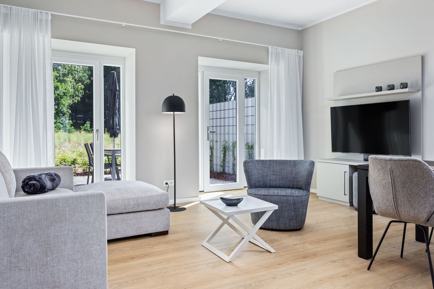 Strandresidenzen Binz-Prora Strandresidenzen Binz-Prora D0.7 Rügen - Wohn-Essbereich mit Couch