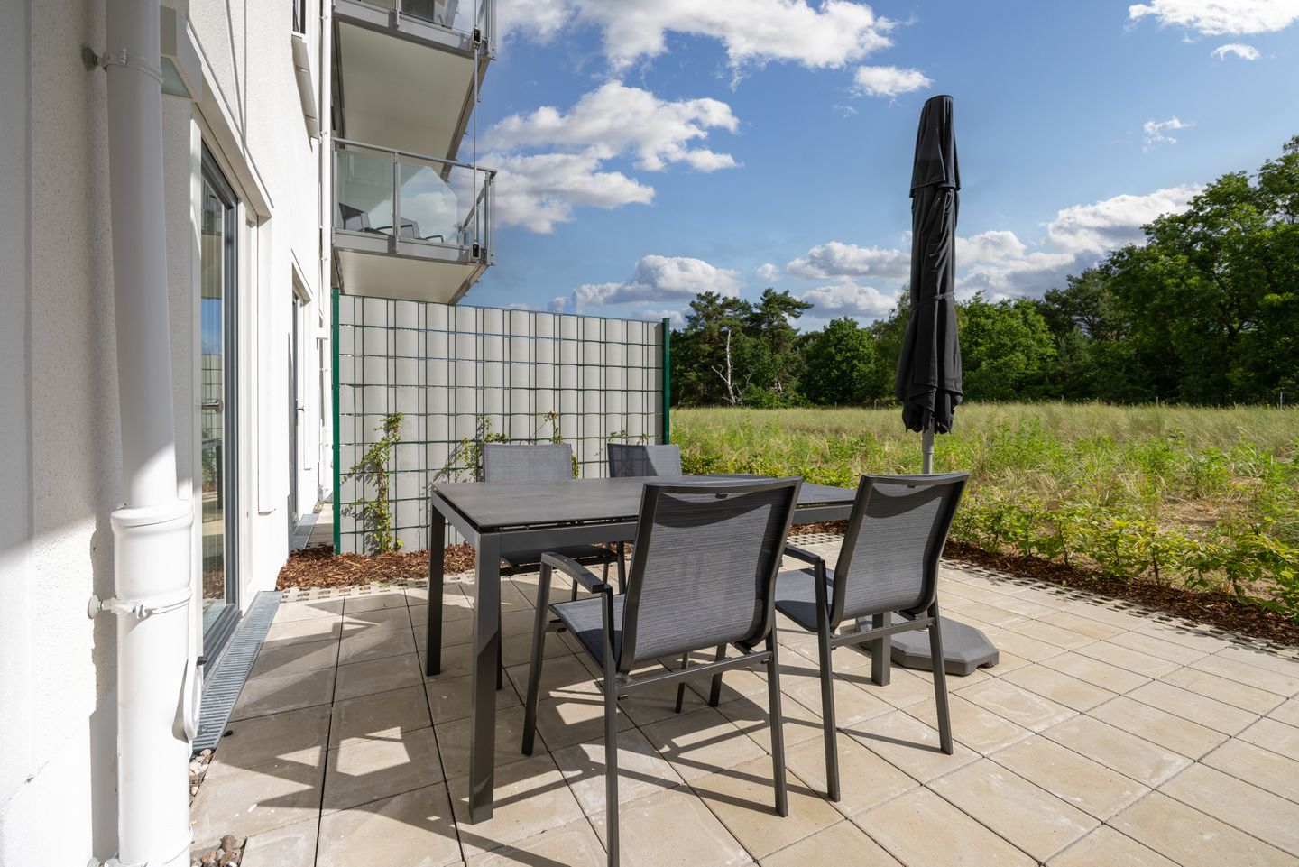 Strandresidenzen Binz-Prora Strandresidenzen Binz-Prora V0.1 Rügen - Terrasse mit Gartenmöbeln