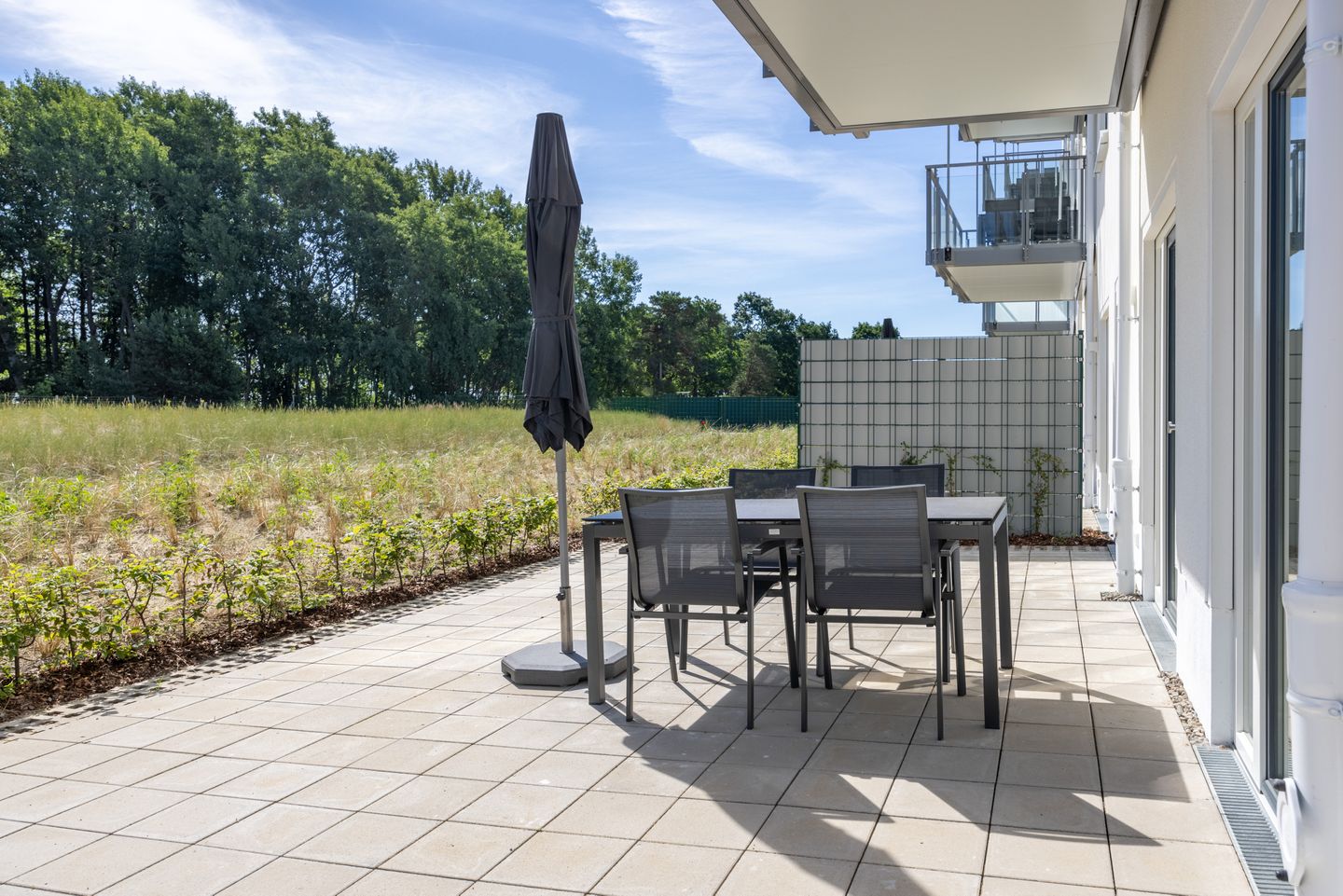 Strandresidenzen Binz-Prora Strandresidenzen Binz-Prora V0.1 Rügen - Terrasse mit Gartenmöbeln