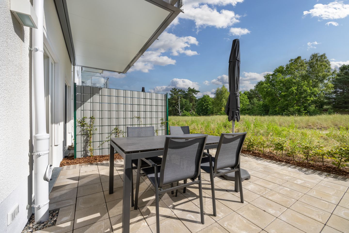 Strandresidenzen Binz-Prora Strandresidenzen Binz-Prora V0.2 Rügen - Terrasse mit Gartenmöbeln