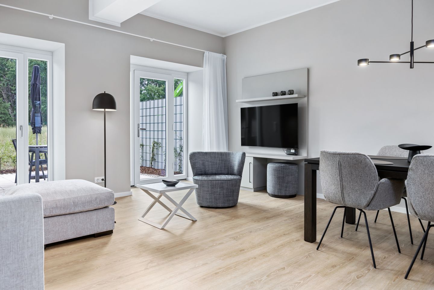 Strandresidenzen Binz-Prora Strandresidenzen Binz-Prora V0.2 Rügen - Wohn-Essbereich mit Couch