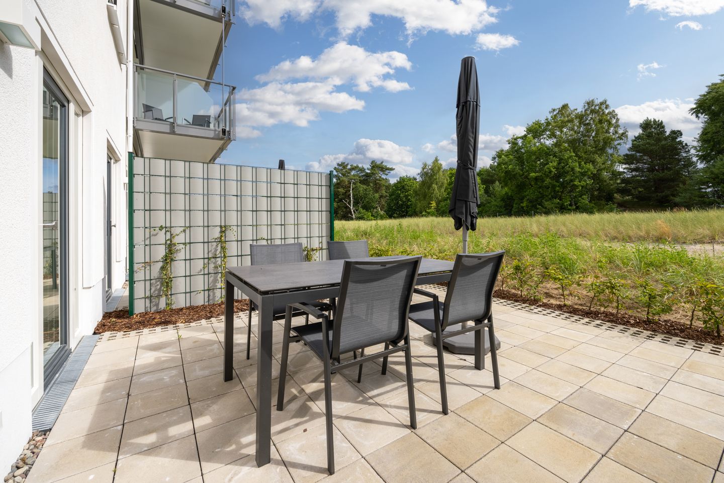 Strandresidenzen Binz-Prora Strandresidenzen Binz-Prora V0.3 Rügen - Terrasse mit Gartenmöbeln