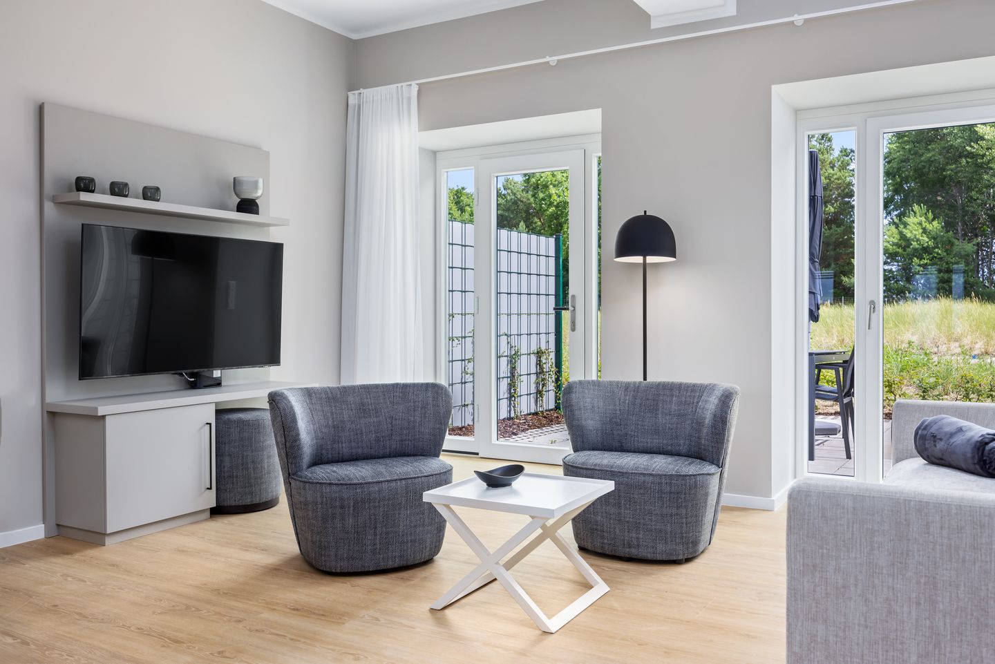 Strandresidenzen Binz-Prora Strandresidenzen Binz-Prora V0.3 Rügen - Wohn-Essbereich mit Couch