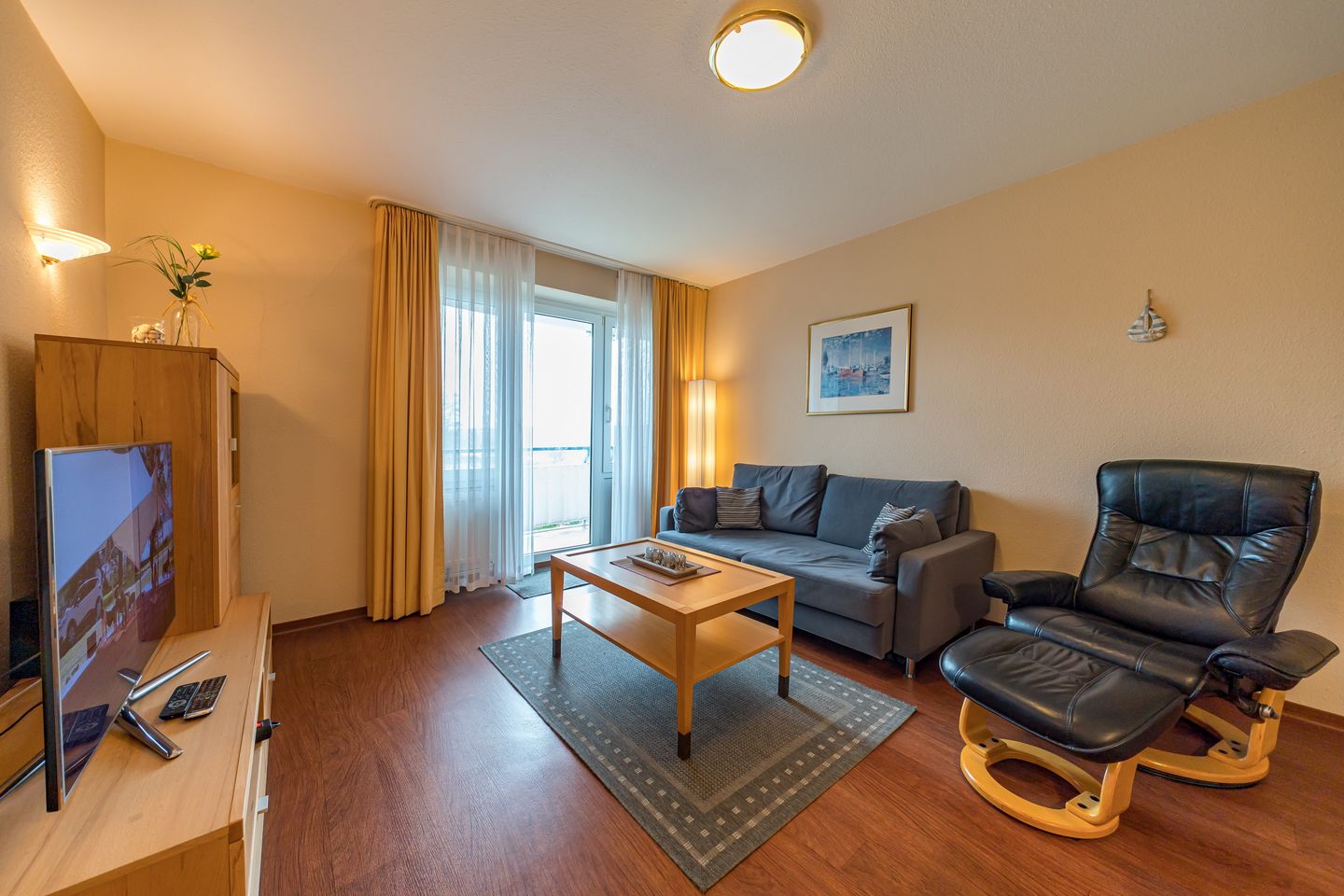 Hus Inselkieker Hus Inselkieker 108 Schillig - Wohn-Essbereich mit Zugang zum Balkon