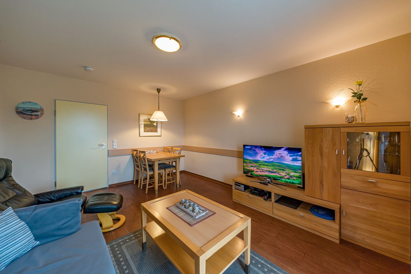 Hus Inselkieker Hus Inselkieker 108 Schillig - Wohn-Essbereich mit TV
