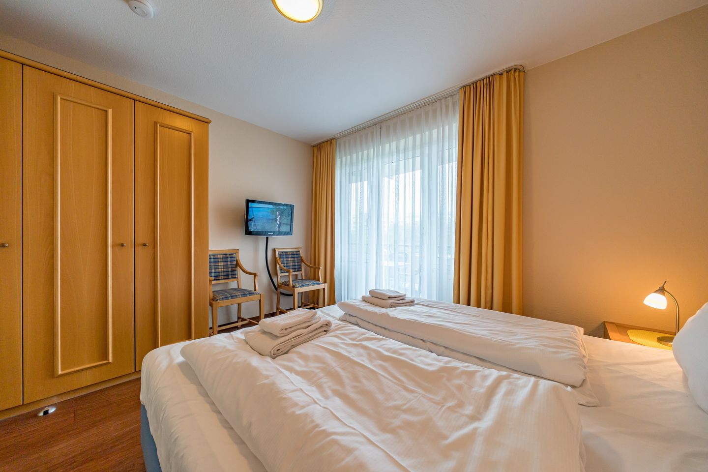 Hus Inselkieker Hus Inselkieker 108 Schillig - Schlafzimmer mit Kleiderschrank und TV