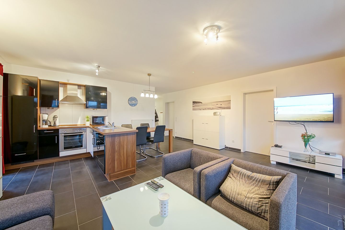 NordseeResort Friesland NordseeResort Friesland 51-1-S Schillig - Küchenzeile mit Esstisch und Sitzgelegenheit