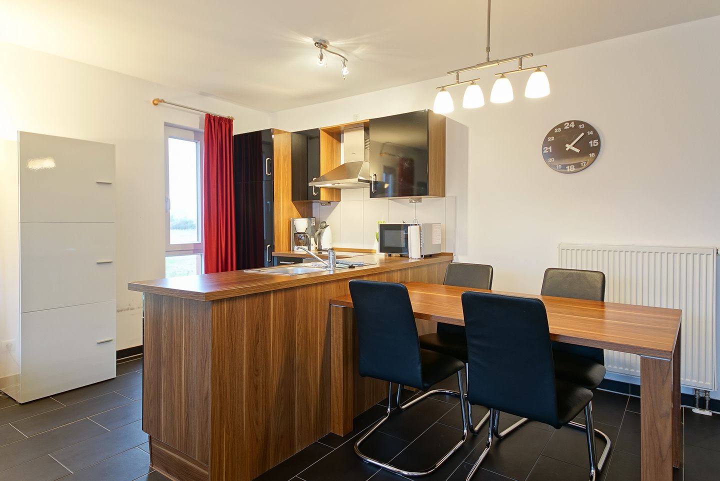 NordseeResort Friesland NordseeResort Friesland 51-1-S Schillig - Küchenzeile mit Esstisch und Sitzgelegenheit