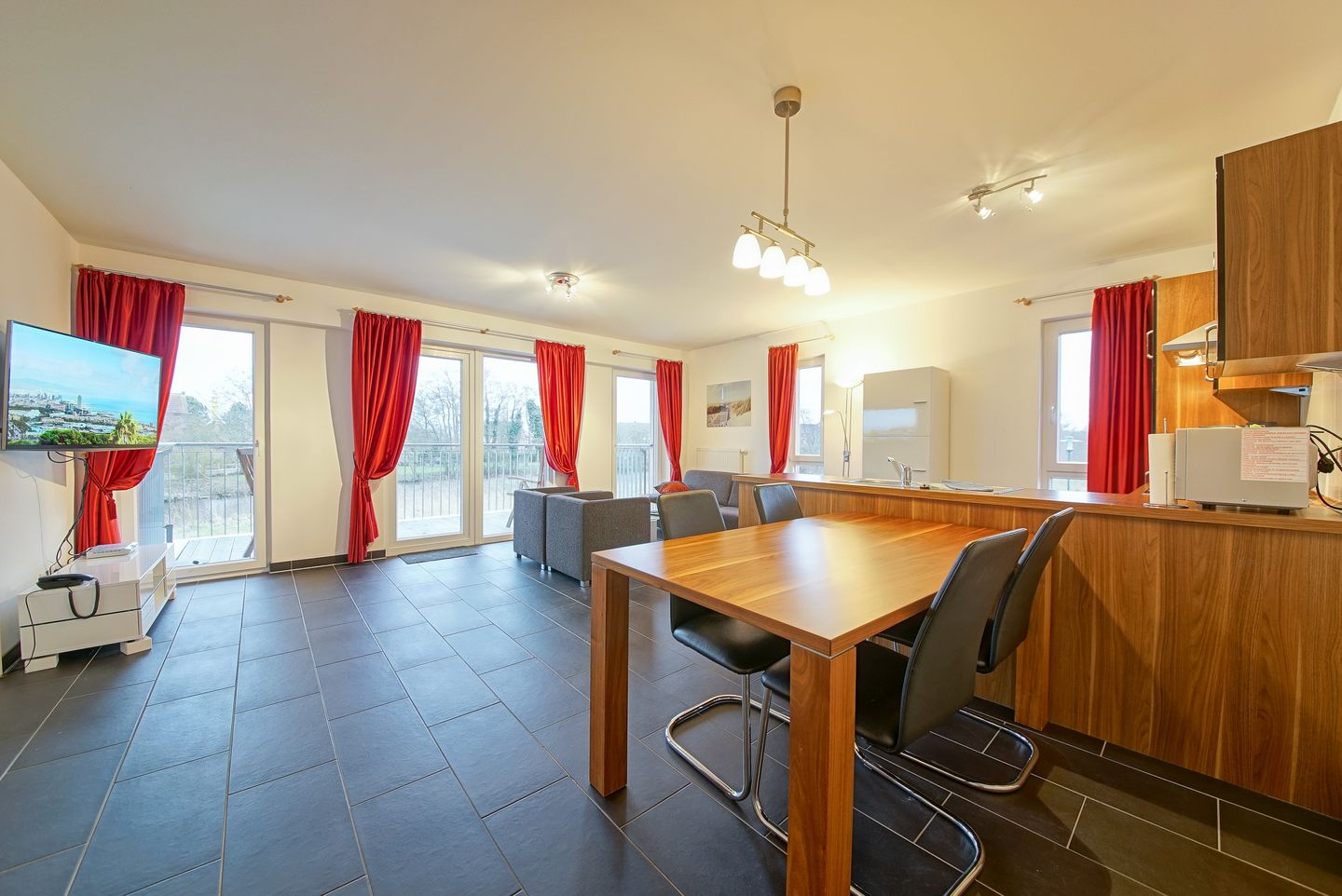 NordseeResort Friesland NordseeResort Friesland 51-1-S Schillig - Wohn-Essbereich mit Esstisch und Sitzgelegenheit