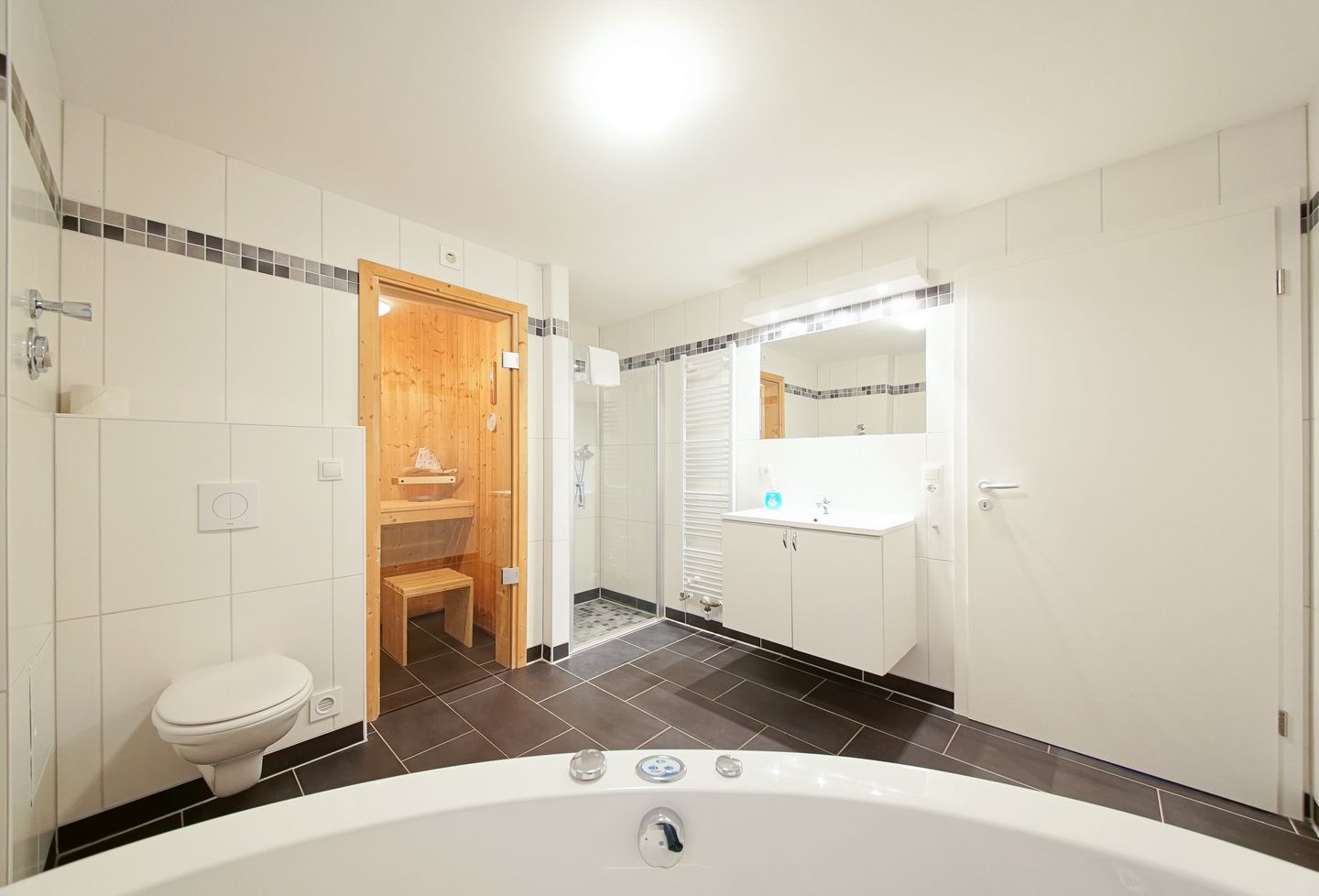 NordseeResort Friesland NordseeResort Friesland 51-1-S Schillig - Badezimmer mit Saunabereich