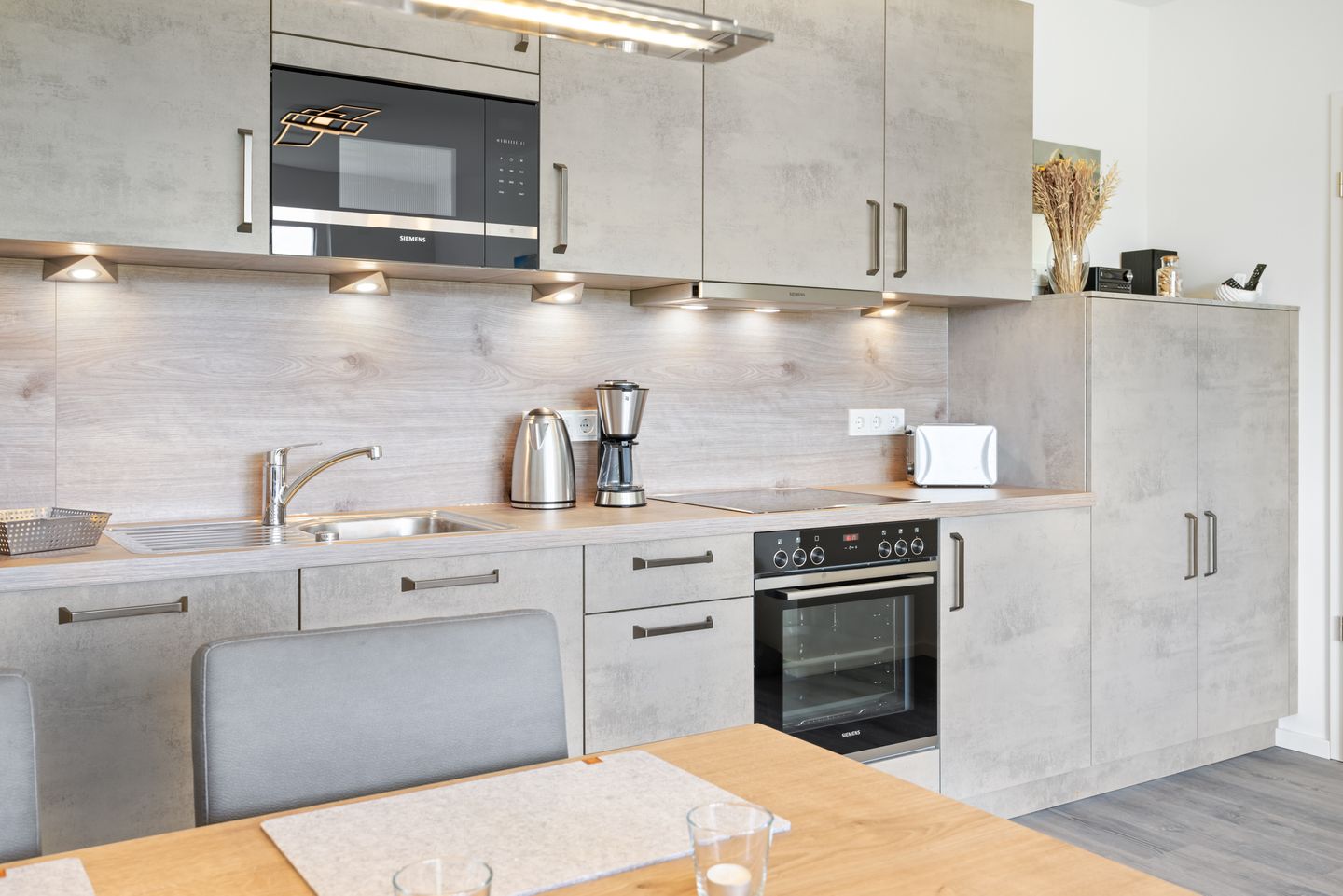 Weiße Villen Weiße Villen 2-16 Boltenhagen - Küchenzeile mit Backofen