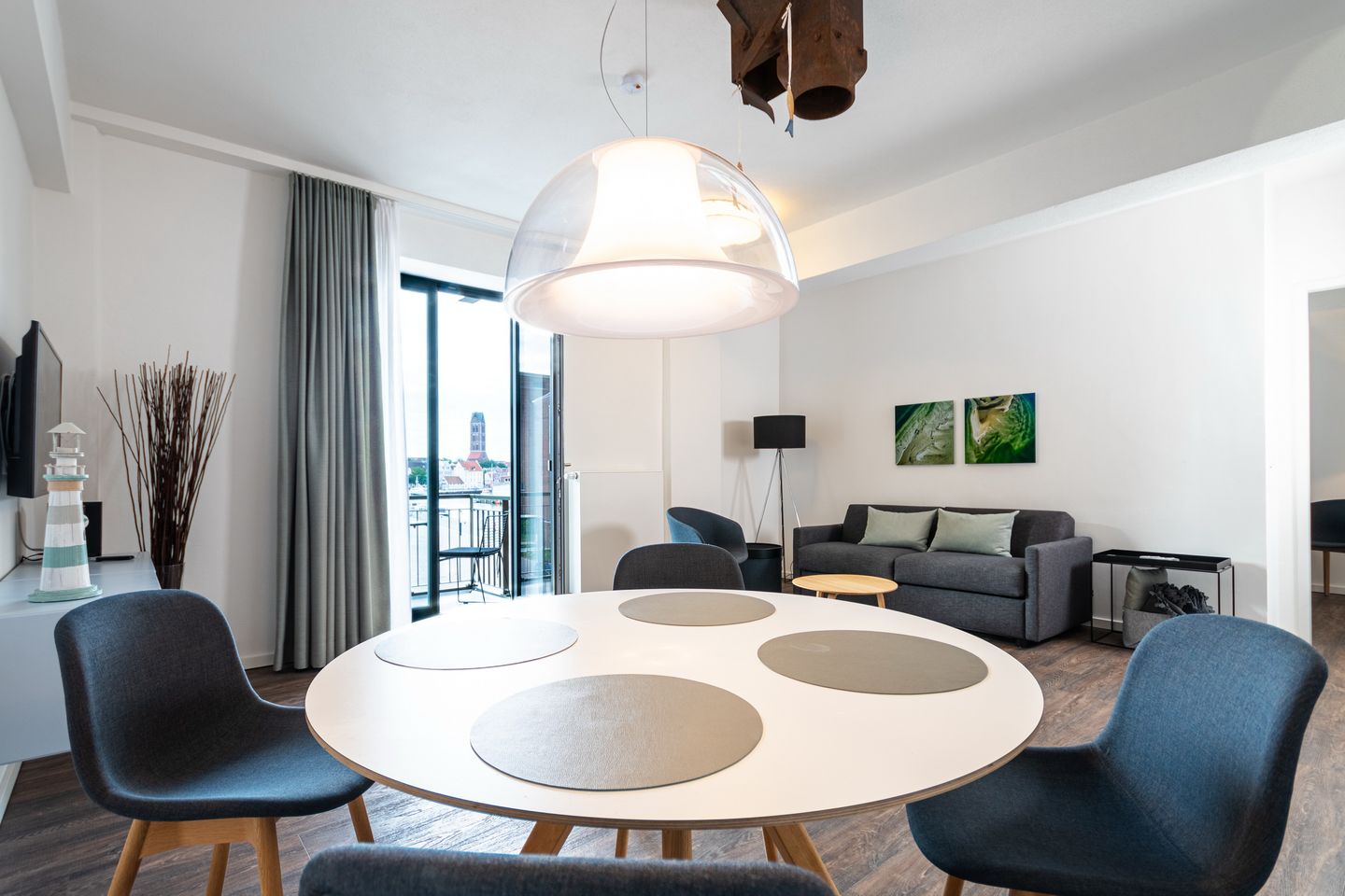 Ohlerich Speicher Ohlerich Speicher 2-09 Wismar - Wohn-Essbereich mit Couch