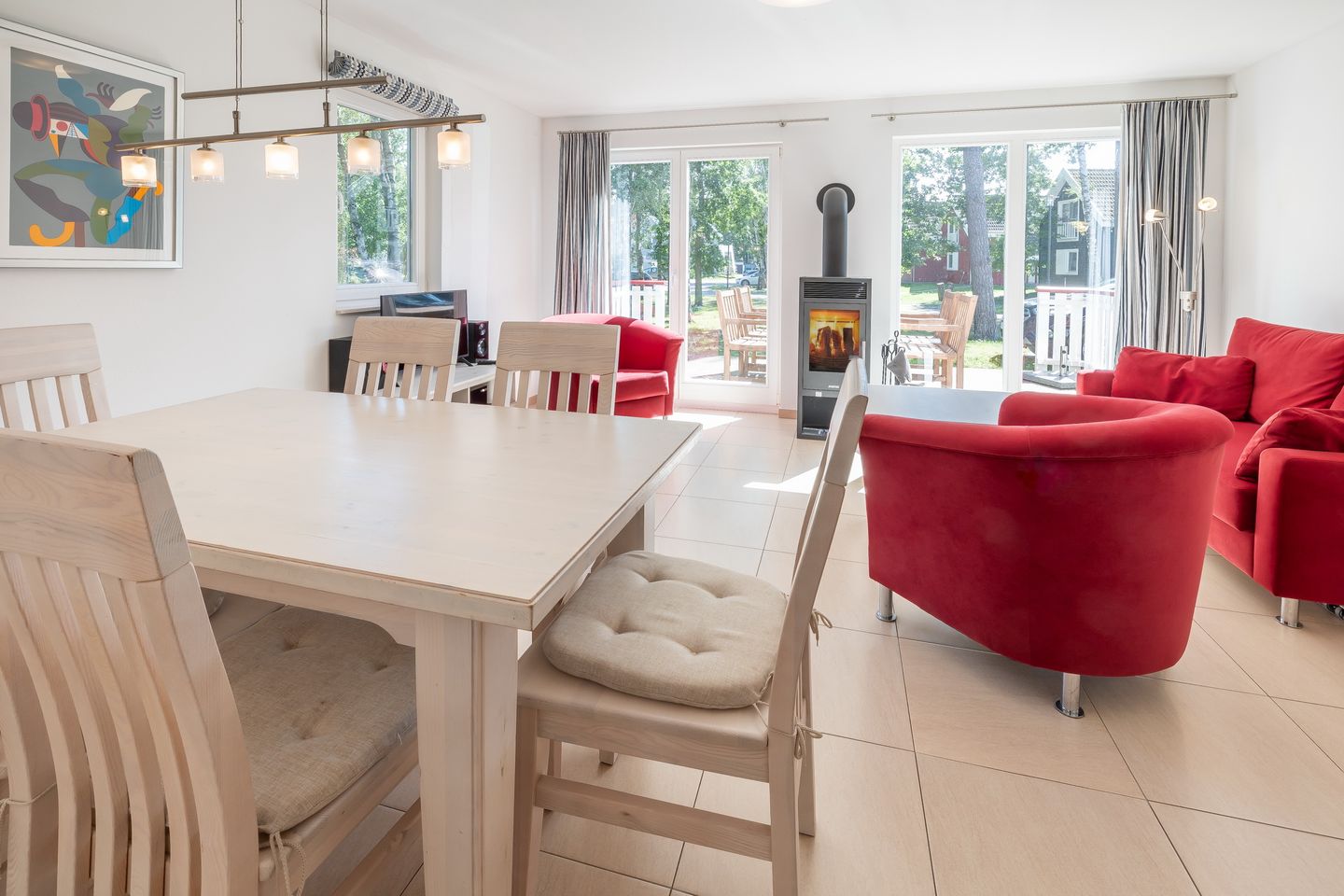 Ostseepark Rügen Ostseepark Rügen 25 Rügen - Wohn-Essbereich mit Couch, Esstisch und Sitzgelegenheit