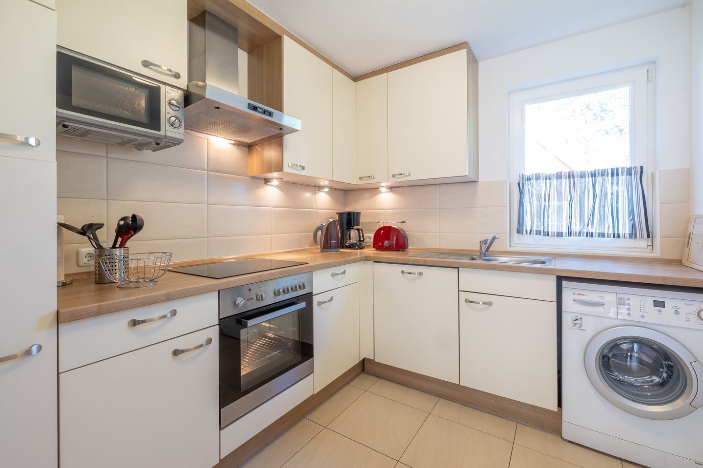 Ostseepark Rügen Ostseepark Rügen 25 Rügen - Offene Küche mit Geschirrspüler und Backofen