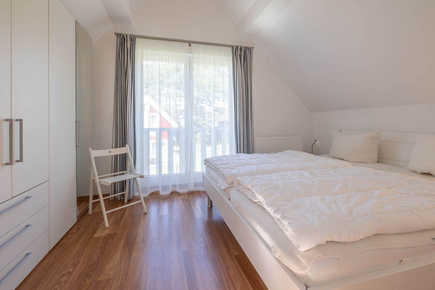 Ostseepark Rügen Ostseepark Rügen 25 Rügen - Schlafzimmer mit Doppelbett und Kleiderschrank