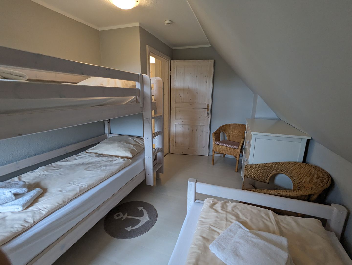  Ferienhaus Ellen, OG Whg.  - Schlafzimmer