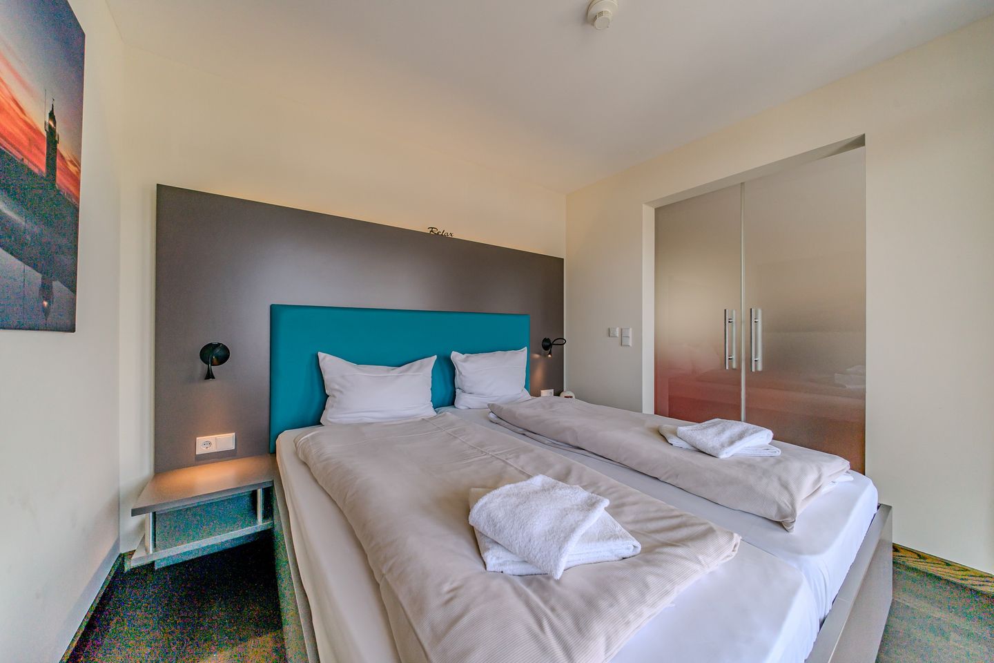 Resort Deichgraf Resort Deichgraf 27-08 Wremen - Schlafzimmer mit Doppelbett