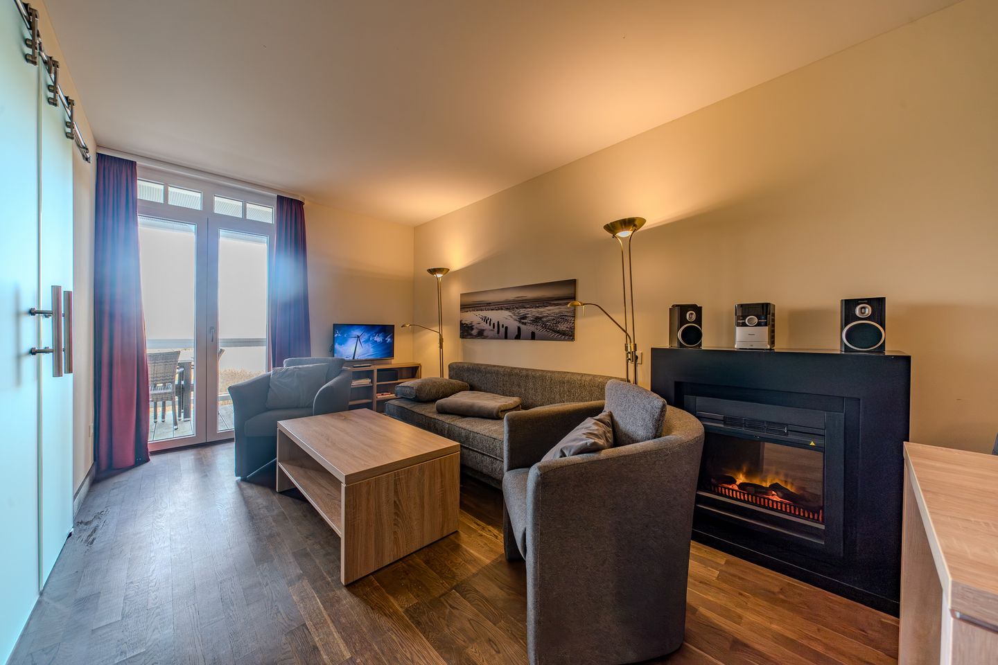 Resort Deichgraf Resort Deichgraf 27-09 Wremen - Wohn-Essbereich mit Couch