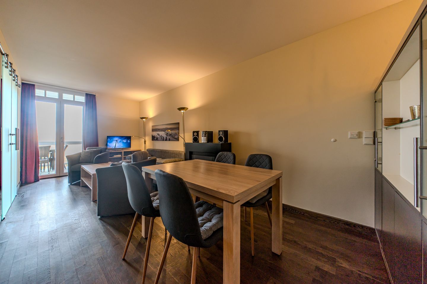 Resort Deichgraf Resort Deichgraf 27-09 Wremen - Wohn-Essbereich mit Couch