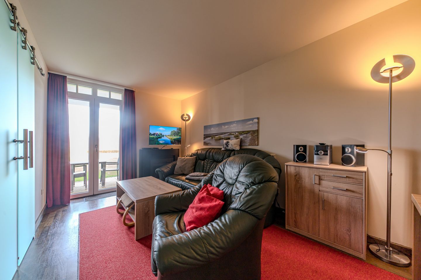 Resort Deichgraf Resort Deichgraf 31-01 Wremen - Wohn-Essbereich mit Couch