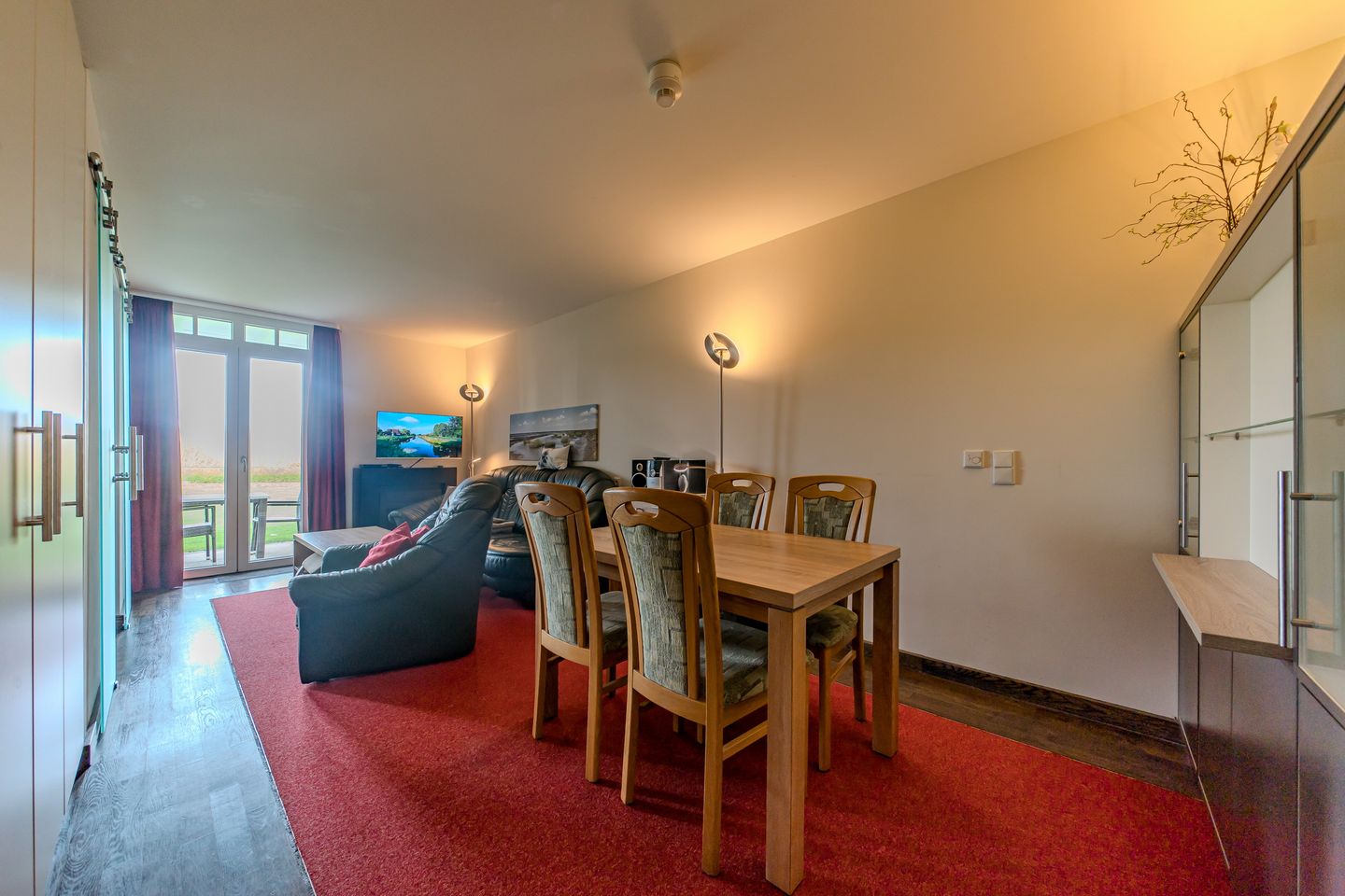 Resort Deichgraf Resort Deichgraf 31-01 Wremen - Wohn-Essbereich mit Couch