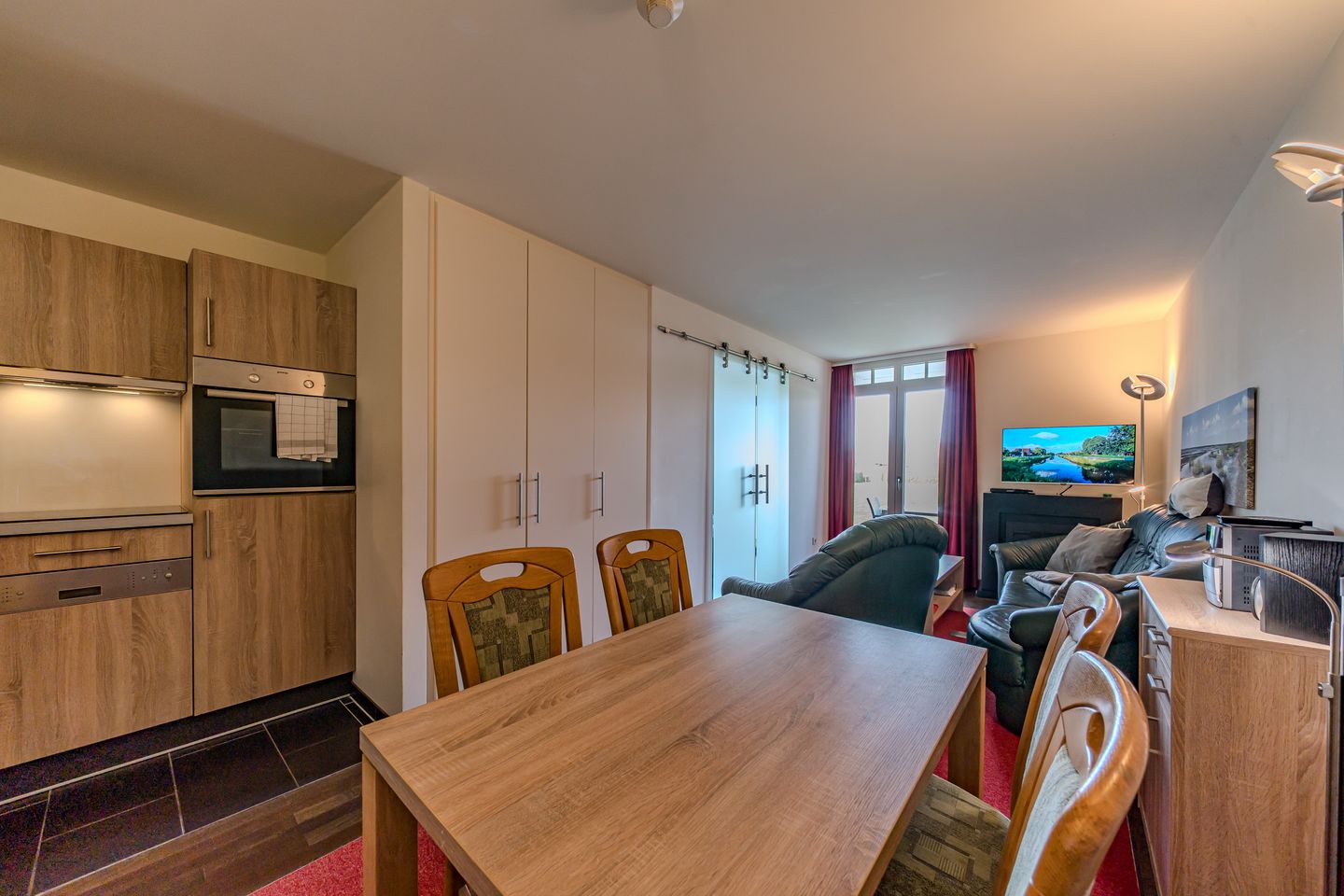 Resort Deichgraf Resort Deichgraf 31-01 Wremen - Wohn-Essbereich mit Couch