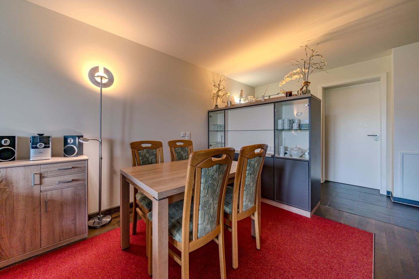 Resort Deichgraf Resort Deichgraf 31-01 Wremen - Wohn-Essbereich mit Couch