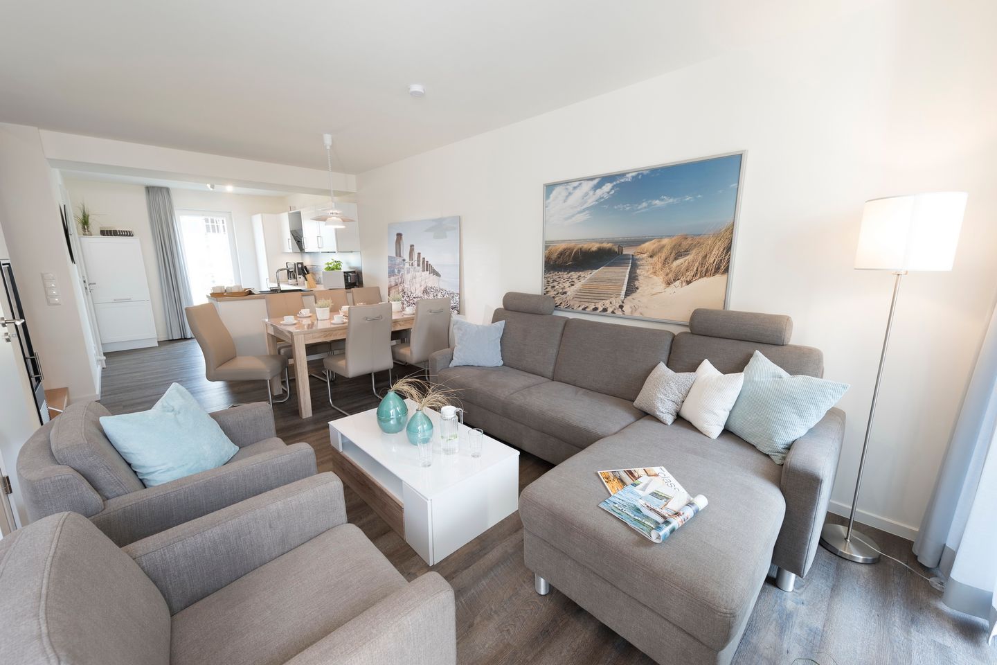 NordseeResort Friesland Ferienhäuser NordseeResort Friesland 38 Schillig - Wohn-Essbereich mit Couch