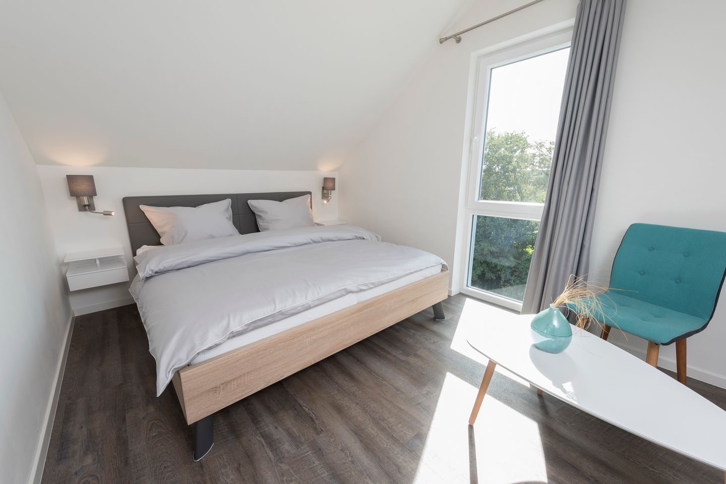 NordseeResort Friesland Ferienhäuser NordseeResort Friesland 38 Schillig - Schlafzimmer mit Doppelbett