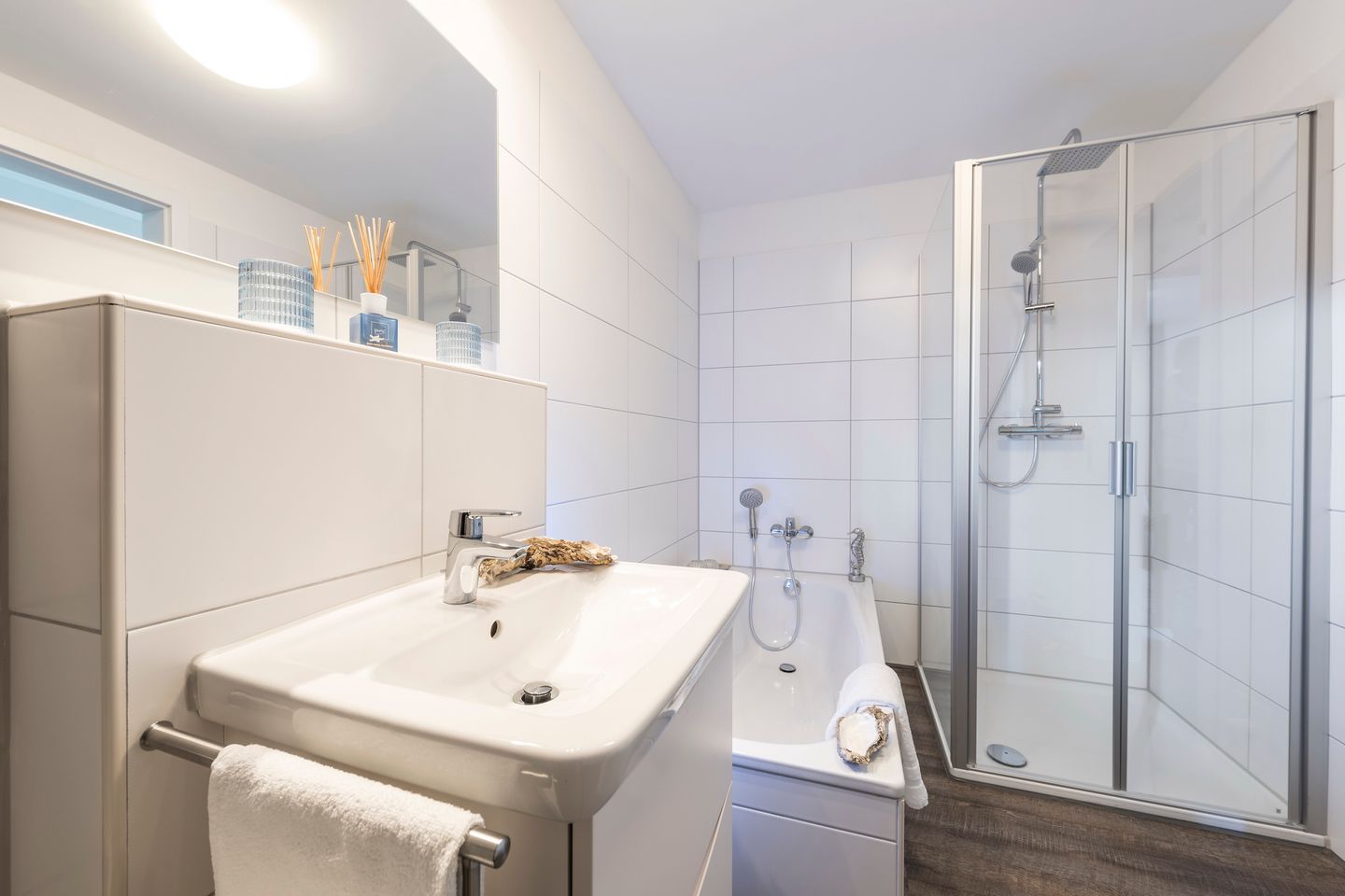 NordseeResort Friesland Ferienhäuser NordseeResort Friesland 38 Schillig - Badezimmer mit Dusche