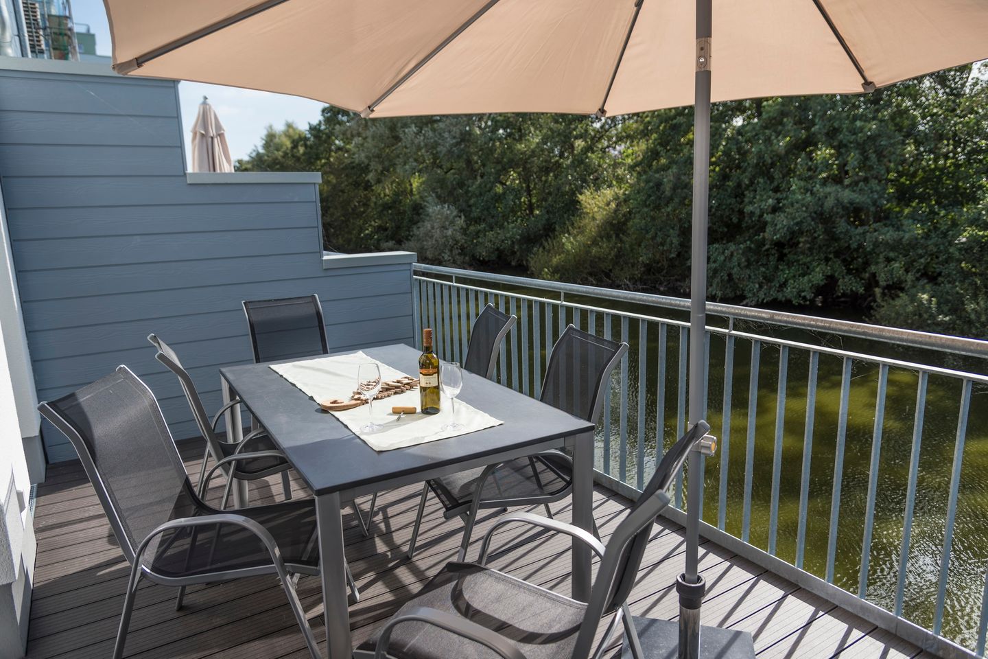 NordseeResort Friesland Ferienhäuser NordseeResort Friesland 38 Schillig - Balkon am Wasser