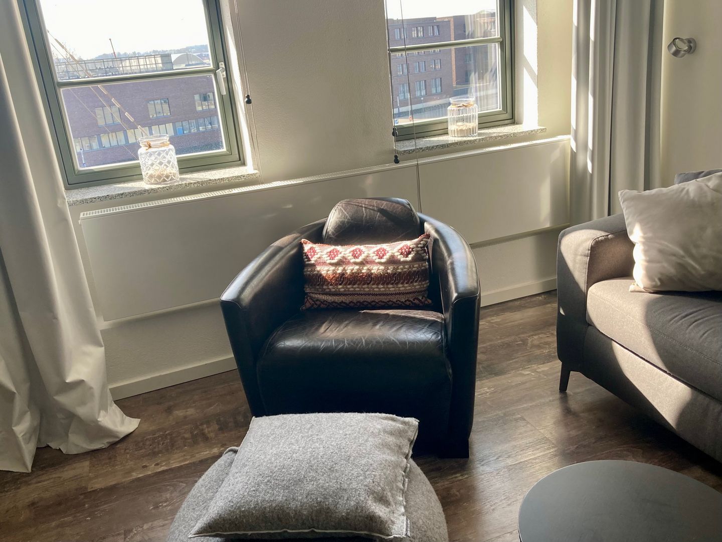 Ohlerich Speicher Ohlerich Speicher 3-18 Wismar - Wohn-Essbereich mit Couch