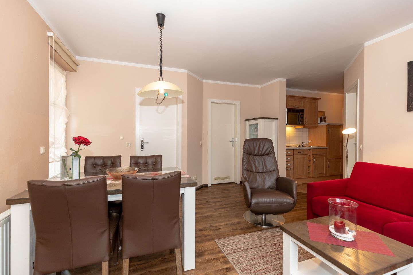 Ostseewelle Ostseewelle 14 Kühlungsborn - Wohn-Essbereich mit Couch und Esstisch