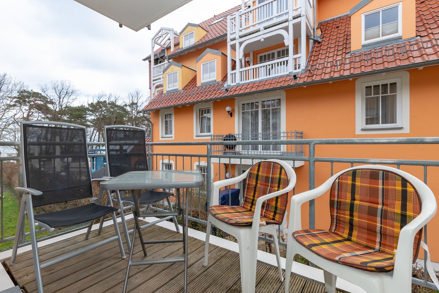 Ostseewelle Ostseewelle 14 Kühlungsborn - Überdachter Balkon mit Sitzgelegenheit