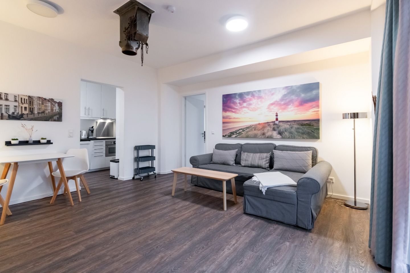 Ohlerich Speicher Ohlerich Speicher 1-01 Wismar - Wohn-Essbereich mit Couch