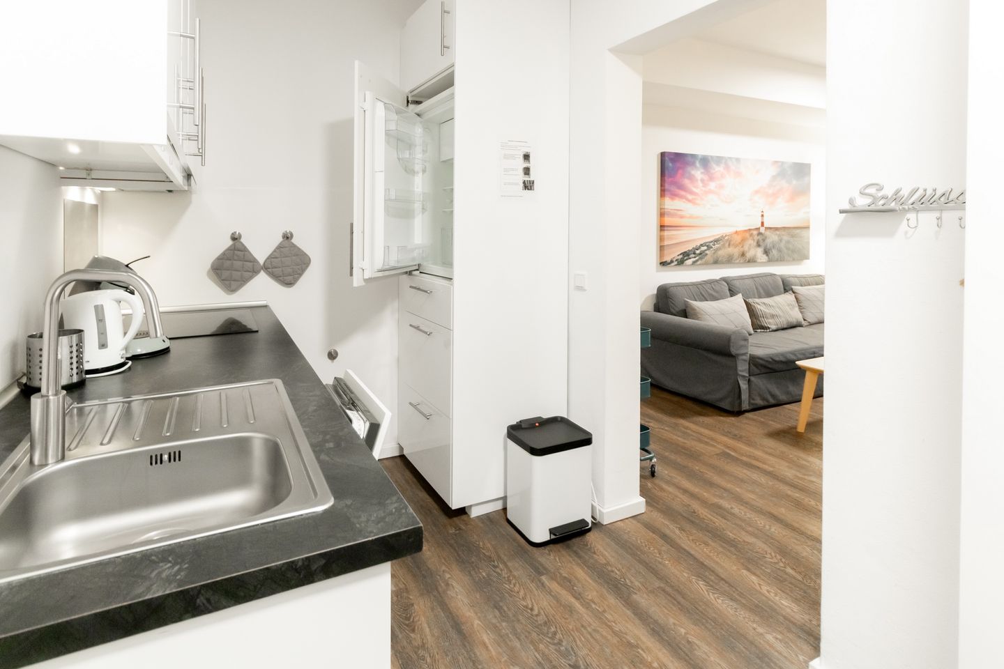 Ohlerich Speicher Ohlerich Speicher 1-01 Wismar - Küchenzeile mit Backofen und Geschirrspüler