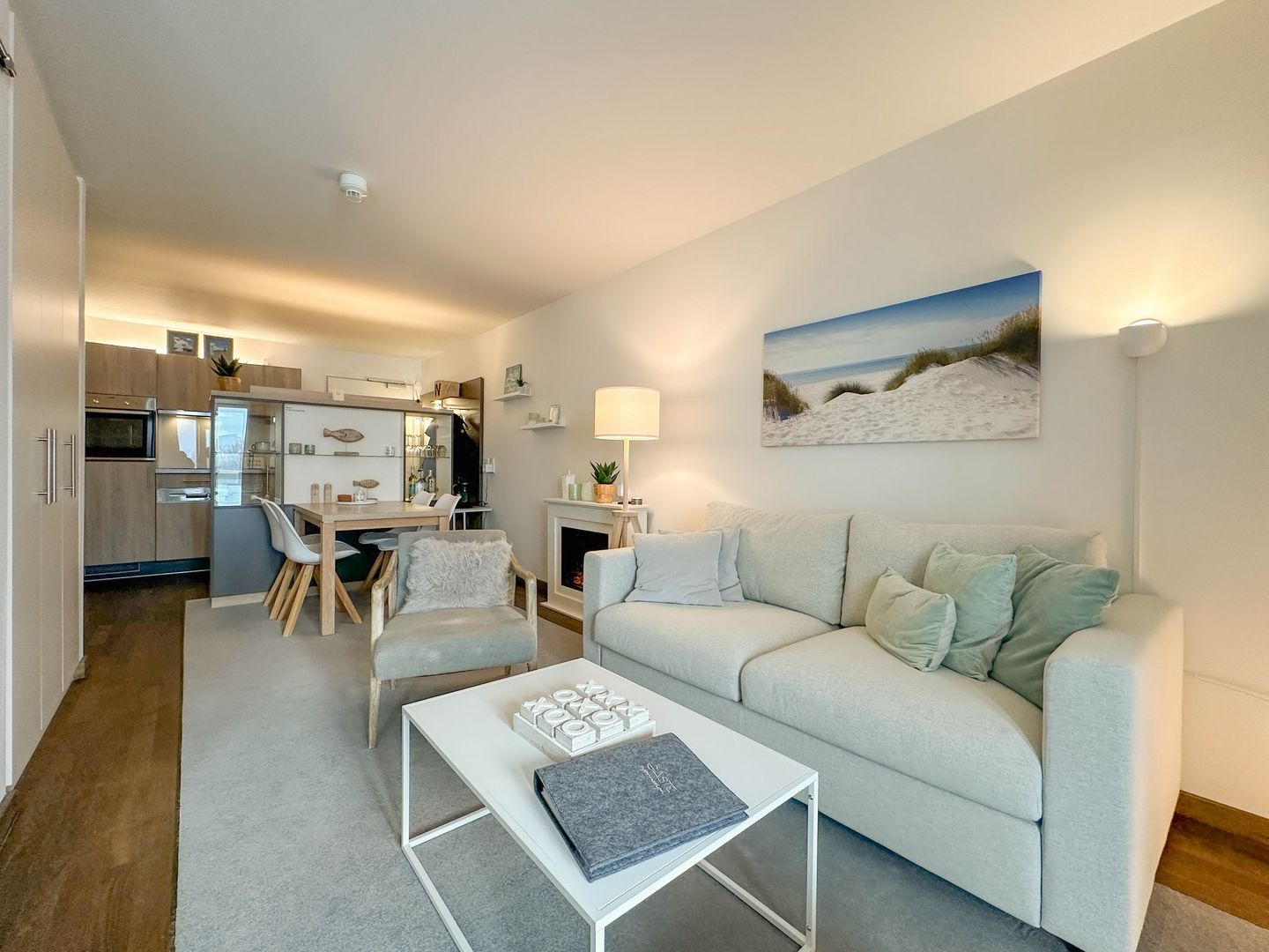 Resort Deichgraf Resort Deichgraf 31-10 Wremen - Wohn-Essbereich mit Couch
