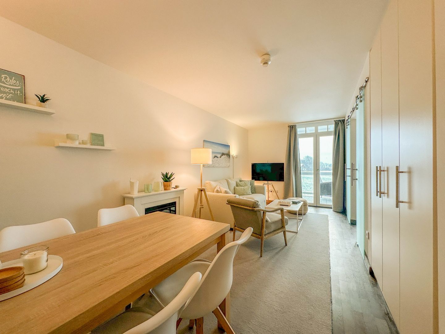 Resort Deichgraf Resort Deichgraf 31-10 Wremen - Wohn-Essbereich mit Couch