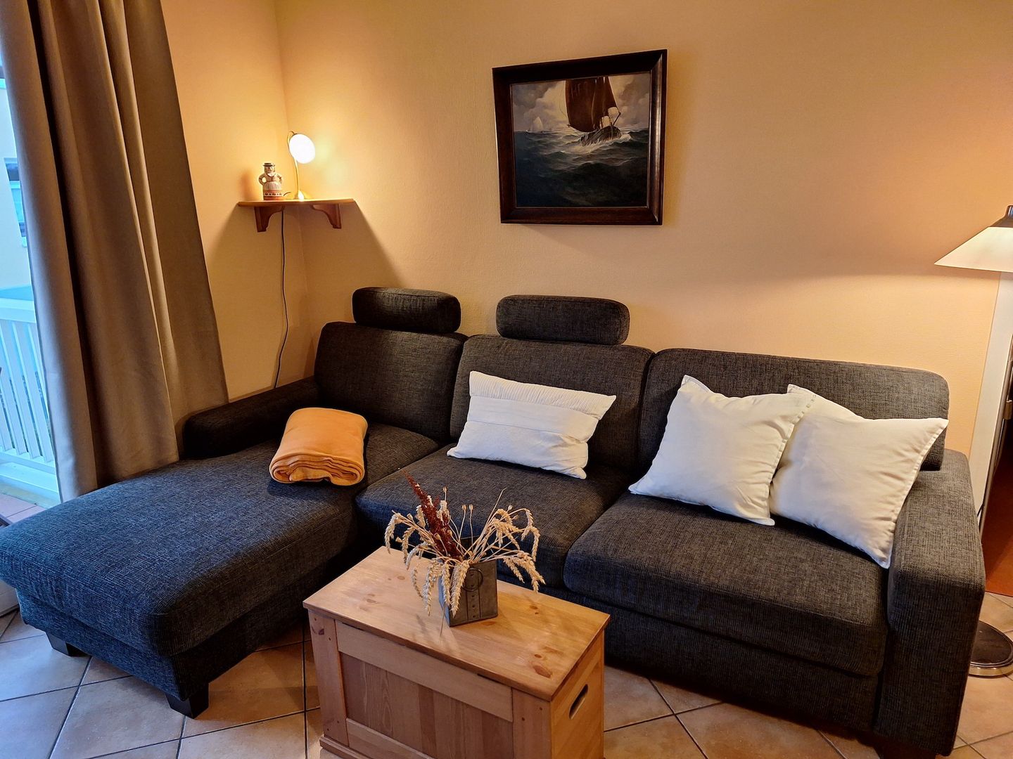 Apartment-Residenz Ostseestrand Apartment-Residenz Ostseestrand 18 Kühlungsborn - Wohn-Essbereich mit Couch