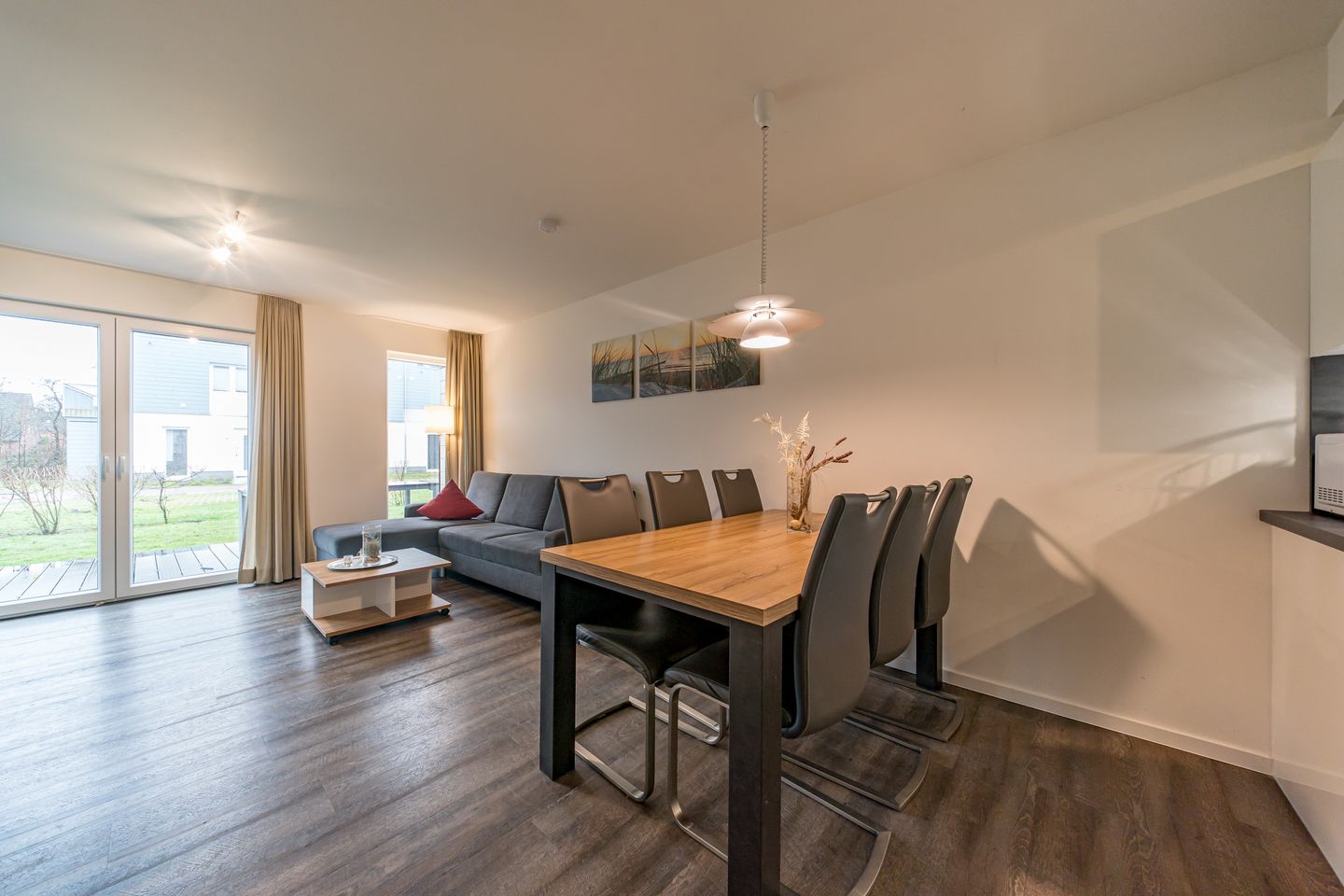 NordseeResort Friesland Ferienhäuser NordseeResort Friesland 11 Schillig - Wohn-Essbereich mit Couch