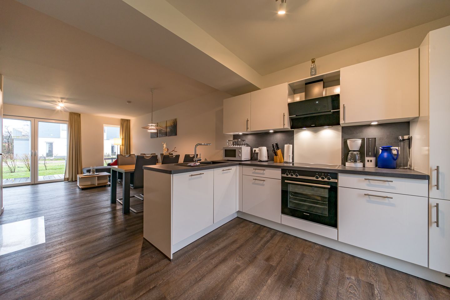 NordseeResort Friesland Ferienhäuser NordseeResort Friesland 11 Schillig - Küchenzeile mit Backofen