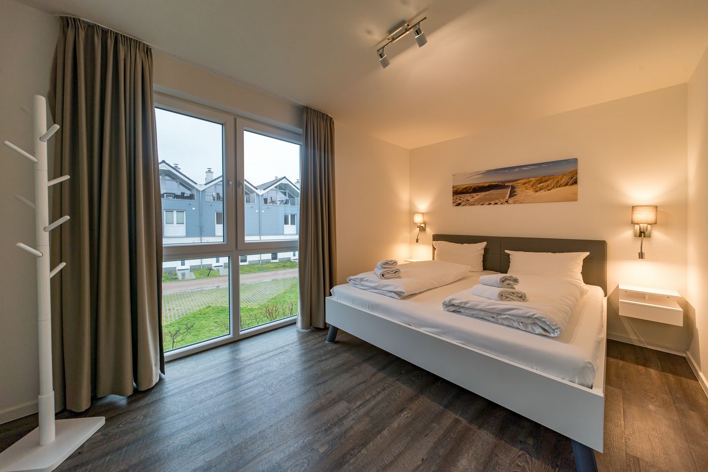 NordseeResort Friesland Ferienhäuser NordseeResort Friesland 11 Schillig - Schlafzimmer mit Doppelbett