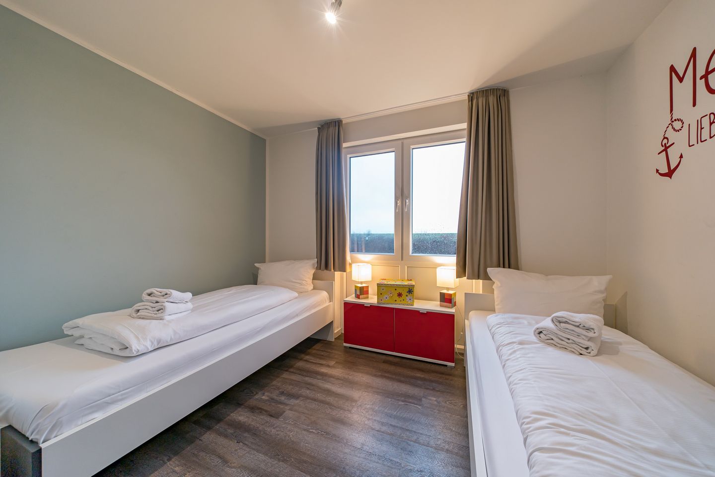 NordseeResort Friesland Ferienhäuser NordseeResort Friesland 11 Schillig - Schlafzimmer mit zwei Einzelbetten