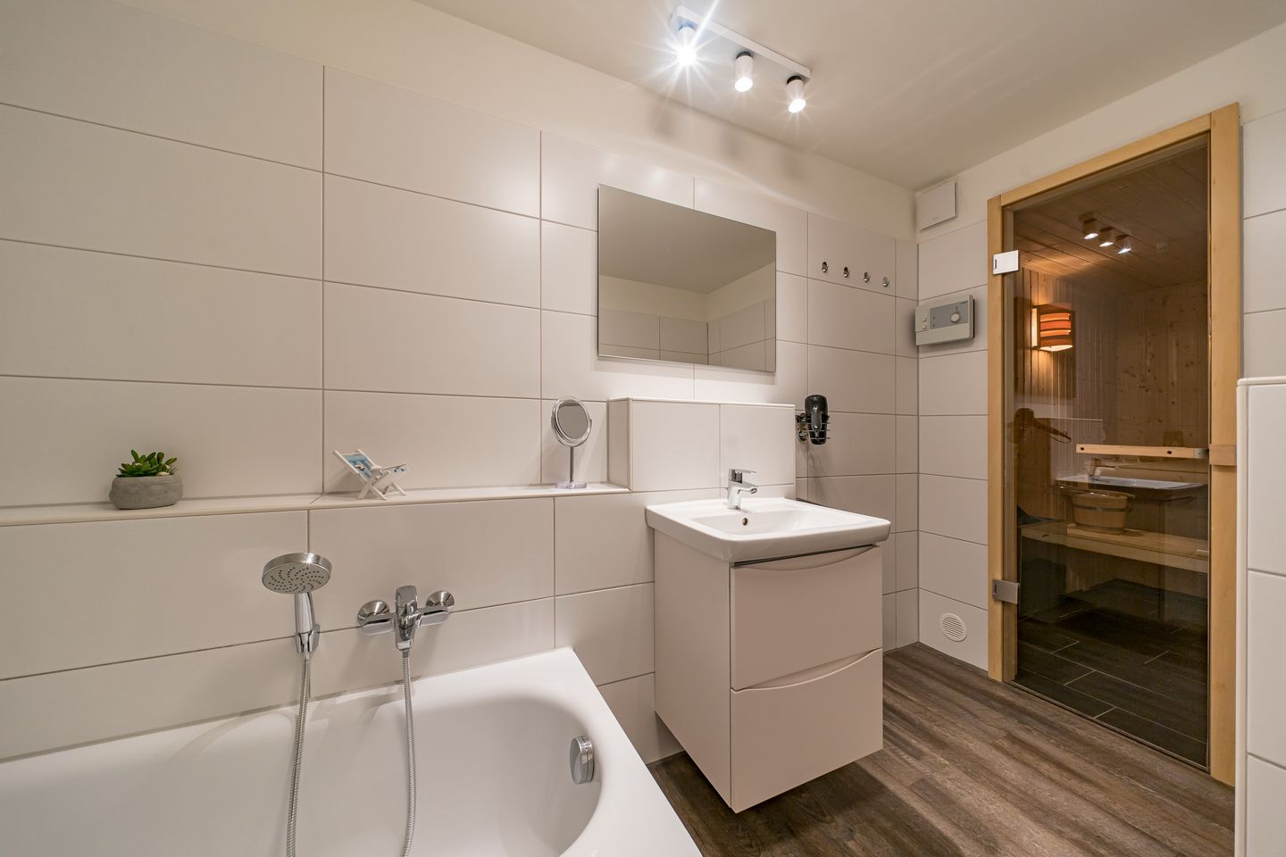 NordseeResort Friesland Ferienhäuser NordseeResort Friesland 11 Schillig - Badezimmer mit Badewanne